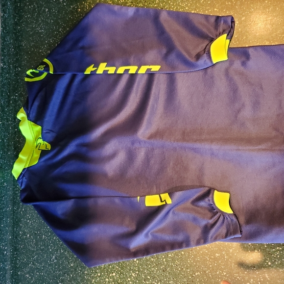 Gently worn thor jersey - Picture 4 of 8